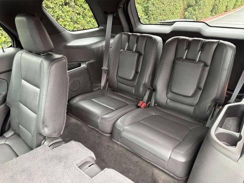 Used 2015 Ford Explorer XLT w/ Equipment Group 202B FWD image 40