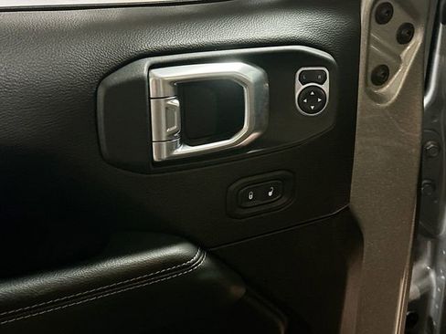 Used 2020 Jeep Gladiator Overland image 19