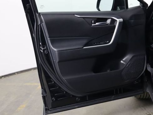 Used 2025 Toyota RAV4 XLE FWD image 18