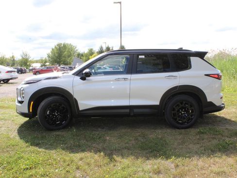 New 2025 Mitsubishi Outlander Trail Edition image 5