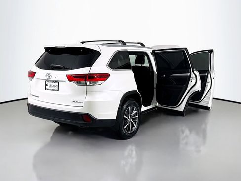 Used 2018 Toyota Highlander XLE AWD/4WD image 23