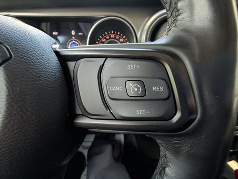 Used 2022 Jeep Wrangler Sport AWD/4WD image 16