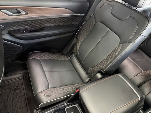 Used 2025 Jeep Grand Cherokee L Summit w/ Obsidian Package image 12