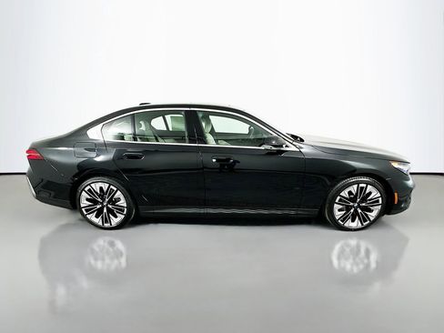 New 2026 BMW i5 eDrive40 w/ Premium Package RWD image 4
