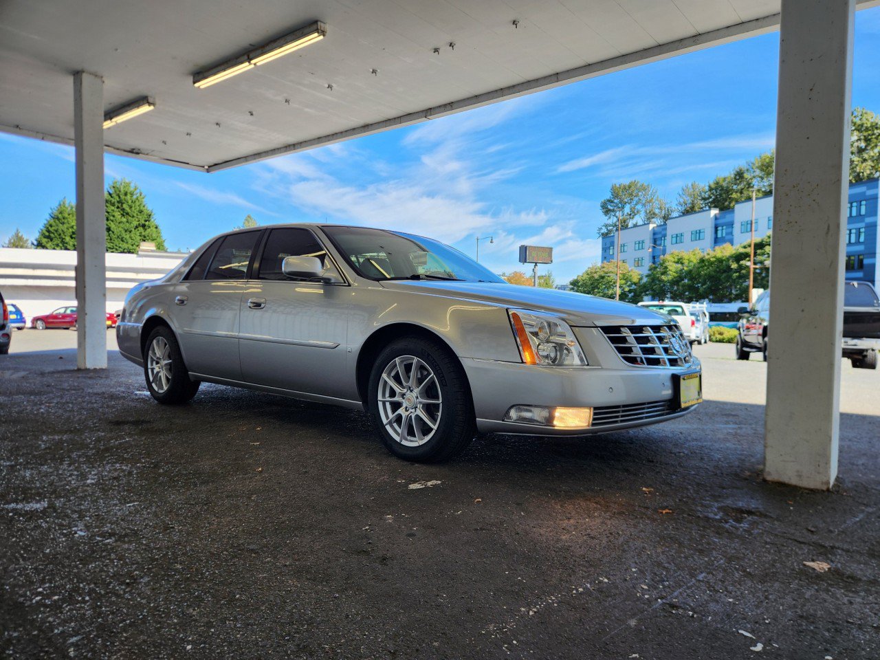 Used 2008 Cadillac DTS w/ Sun And Sound Package FWD image 7
