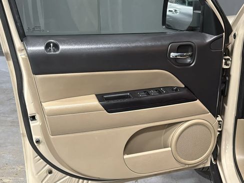 Used 2016 Jeep Patriot High Altitude AWD/4WD image 9