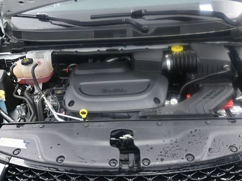 Used 2024 Chrysler Pacifica Touring-L image 25