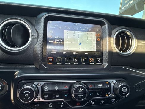 Used 2019 Jeep Wrangler Unlimited Sahara AWD/4WD image 18