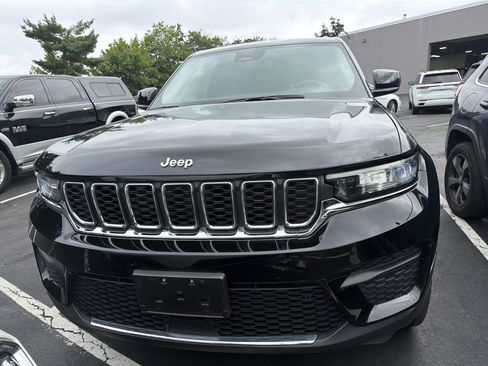 Certified 2023 Jeep Grand Cherokee Laredo w/ Luxury Tech Group I AWD/4WD image 2