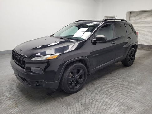 Used 2016 Jeep Cherokee Sport image 2