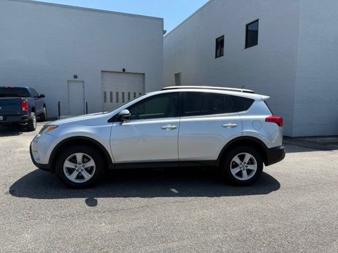 Used 2013 Toyota RAV4 XLE FWD image 5