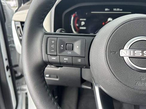 Used 2024 Nissan Rogue SL FWD image 31