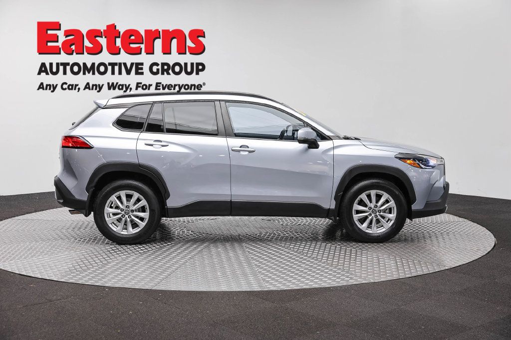 Used 2022 Toyota Corolla Cross LE AWD/4WD image 6