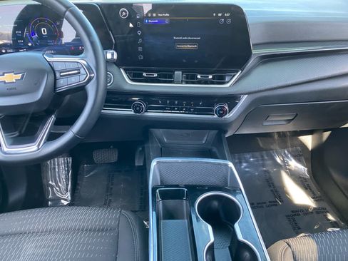 Used 2025 Chevrolet Equinox LT AWD/4WD image 12