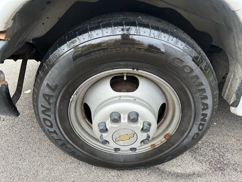 Used 2017 Chevrolet Express 3500 image 18