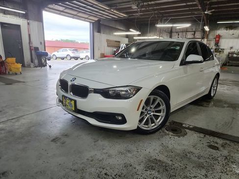 Used 2017 BMW 320i xDrive Sedan AWD/4WD image 7