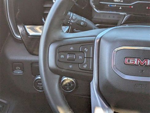 Used 2025 GMC Sierra 1500 SLT image 19