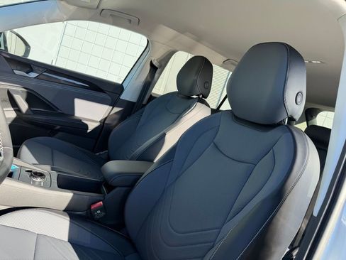 New 2026 Volkswagen Tiguan SE FWD image 17