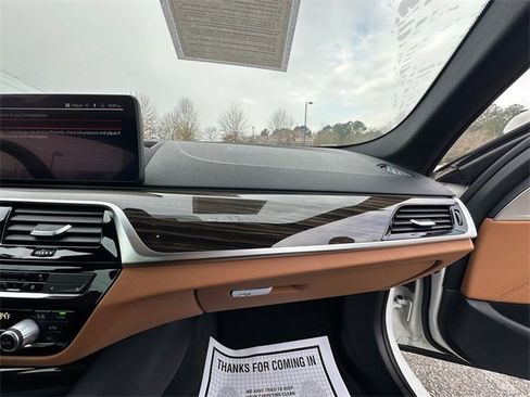 Used 2022 BMW 530i w/ Convenience Package image 16