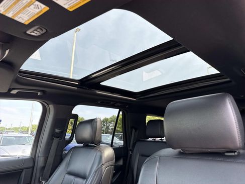 Used 2020 Ford Expedition XLT w/ Equipment Group 202A AWD/4WD image 9