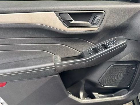 Used 2022 Ford Escape SE w/ SE Sport Appearance Package FWD image 11