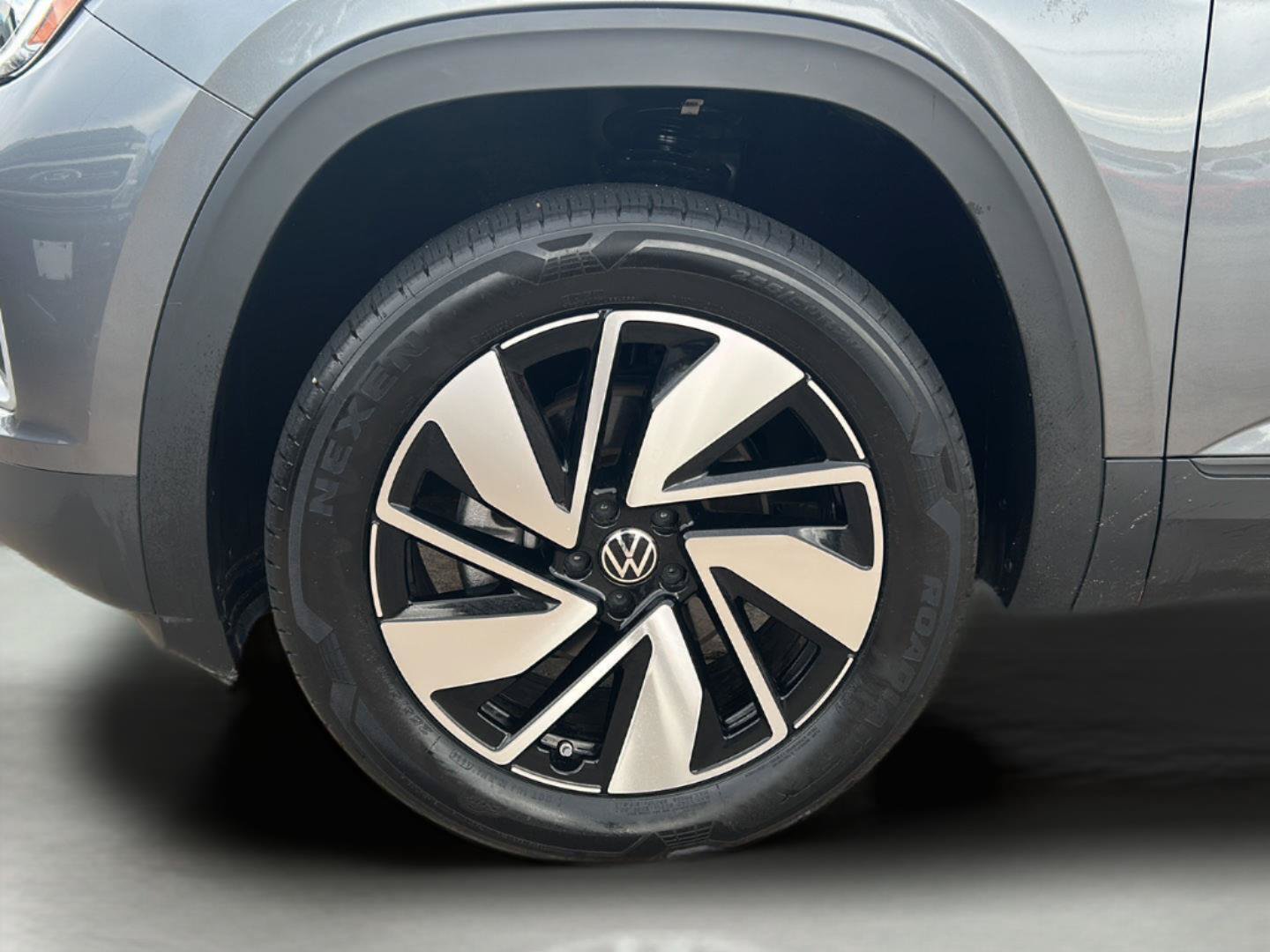 Used 2025 Volkswagen Atlas SE FWD image 29