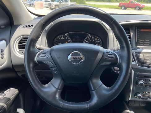 Used 2020 Nissan Pathfinder SL AWD/4WD image 18