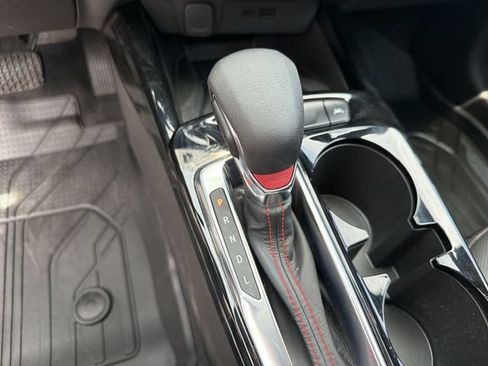 Used 2024 Chevrolet Trax RS w/ Sunroof Package FWD image 21