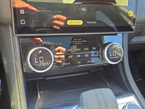 Used 2024 Jaguar F-PACE R-Dynamic S image 28