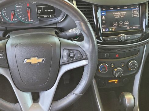 Used 2022 Chevrolet Trax LT w/ Midnight Edition image 13