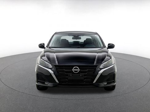 Used 2025 Nissan Altima 2.5 SV FWD image 2