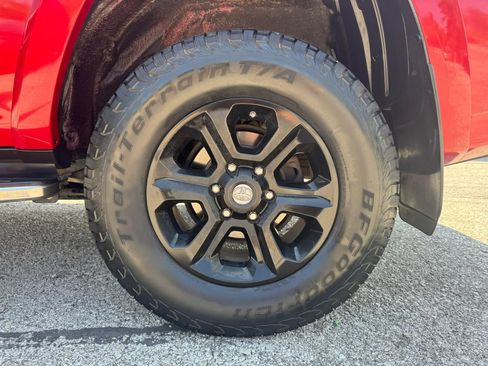 Used 2016 Toyota 4Runner SR5 AWD/4WD image 25