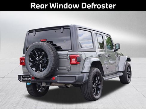 Used 2022 Jeep Wrangler Unlimited Sahara w/ Cold Weather Group AWD/4WD image 8
