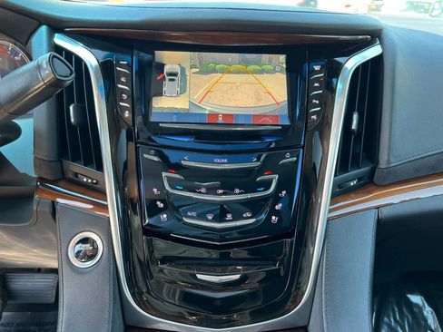 Used 2017 Cadillac Escalade Premium Luxury AWD/4WD image 17