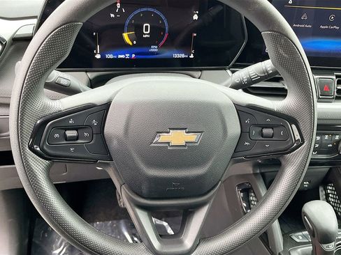 Used 2024 Chevrolet TrailBlazer LT AWD/4WD image 11