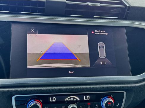 Used 2020 Audi Q3 2.0T Premium image 10