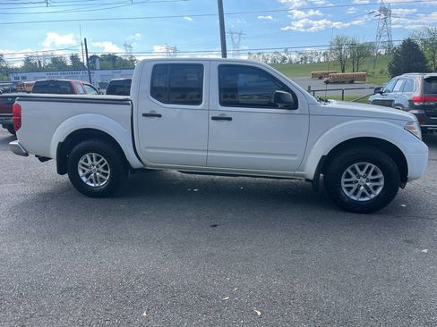 Used 2015 Nissan Frontier SV AWD/4WD image 5