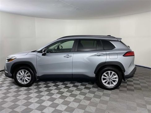 Used 2025 Toyota Corolla Cross LE image 5