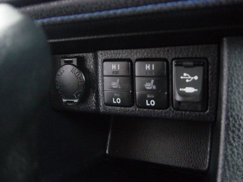 Used 2017 Toyota Corolla XSE image 11