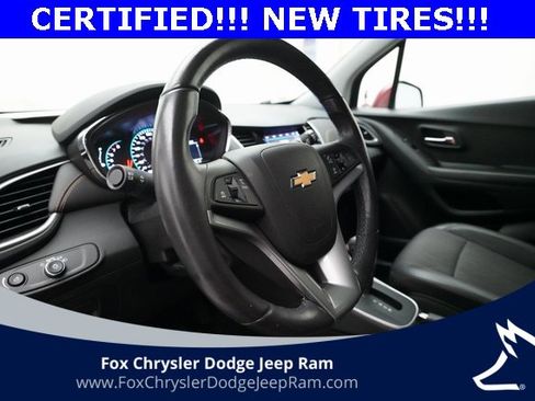 Used 2022 Chevrolet Trax LT w/ LT Convenience Package image 8