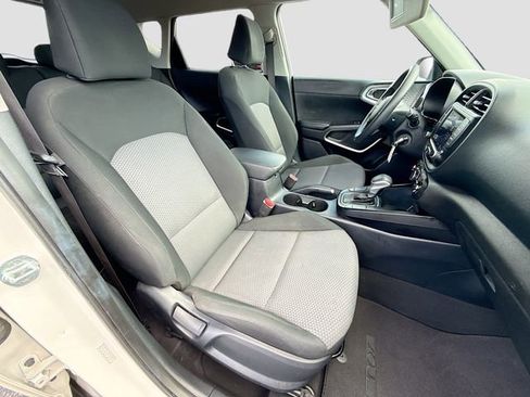 Used 2024 Kia Soul LX w/ Option Group 015 FWD image 25