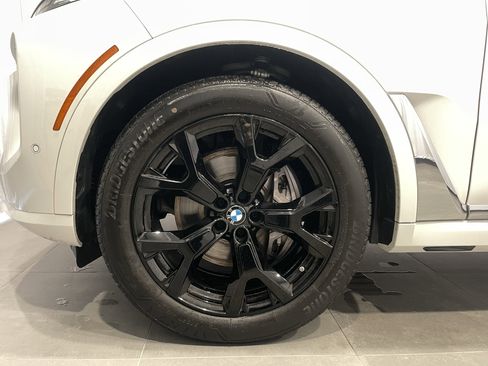 Used 2025 BMW X7 xDrive40i w/ Premium Package image 7