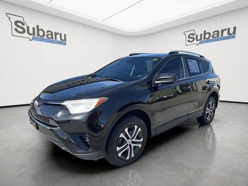 Used 2017 Toyota RAV4 LE FWD image 3