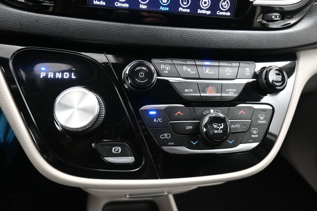 Used 2020 Chrysler Pacifica Touring-L Plus FWD image 17