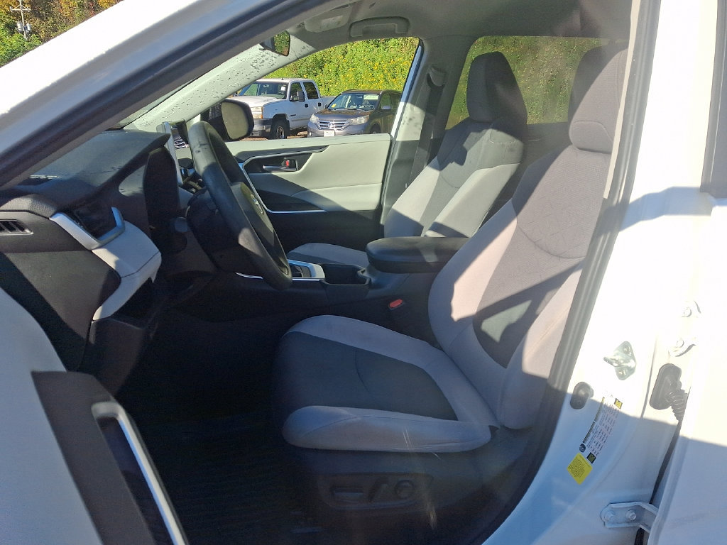 Used 2024 Toyota RAV4 XLE AWD/4WD image 13