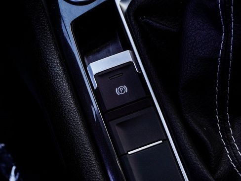 Used 2022 Volkswagen Tiguan SE R-Line image 25