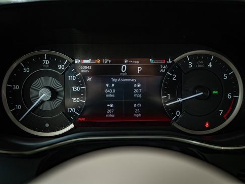 Used 2023 Jaguar F-PACE S image 31