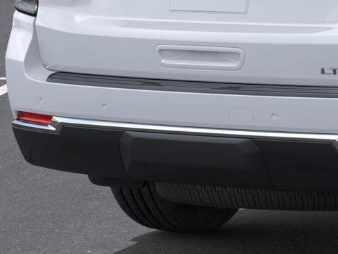 New 2026 Chevrolet Suburban LT image 14