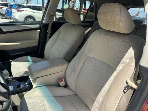 Used 2017 Subaru Outback 2.5i Premium image 12