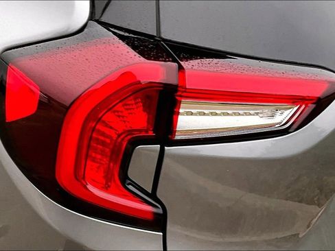 Used 2024 GMC Terrain SLT image 20